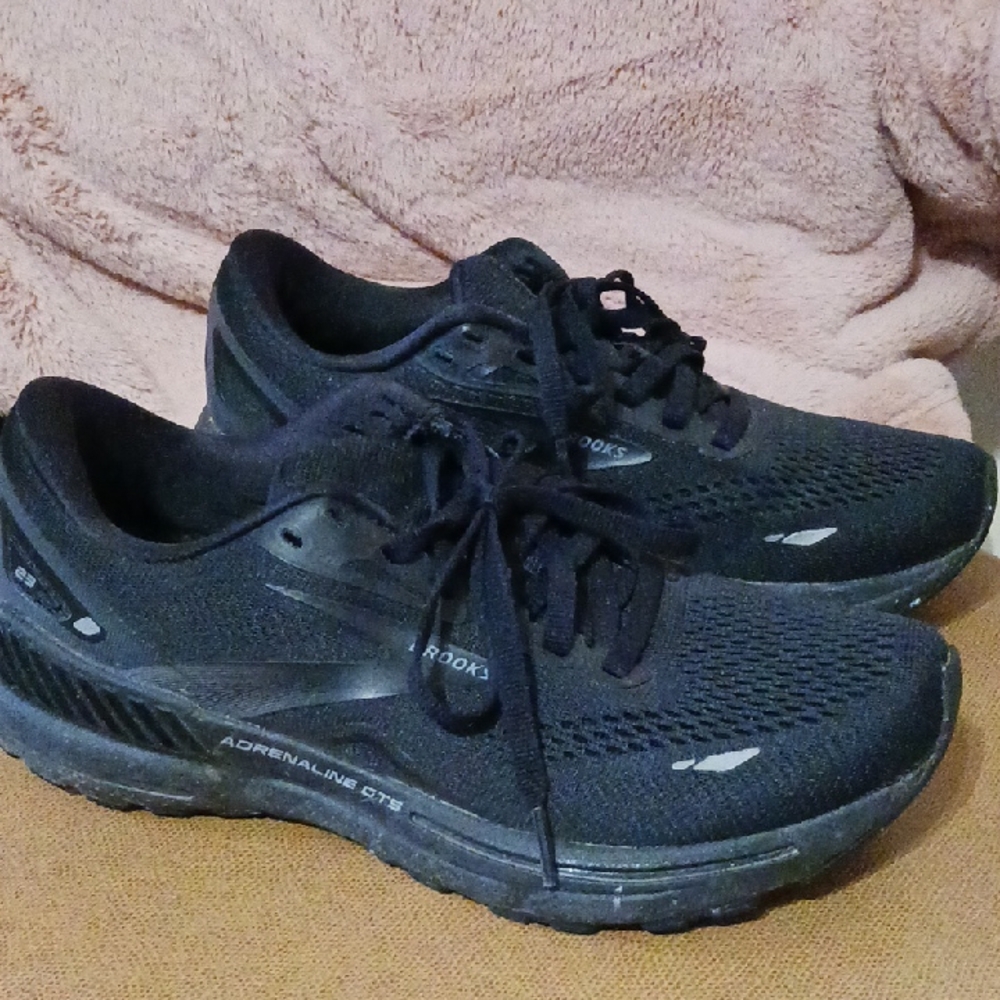 Brooks Adrenaline GTS 23 Size 8 Running Shoes